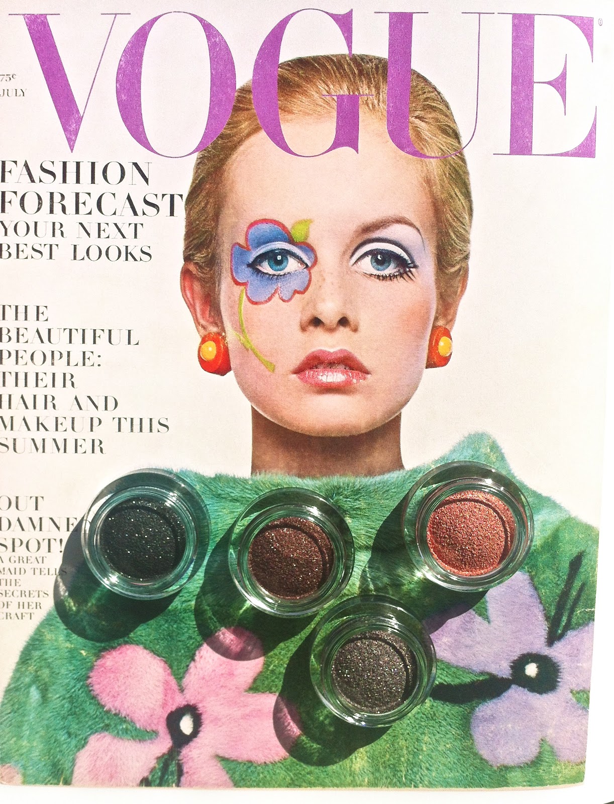 Diana Vreeland cover med Twiggy 1966